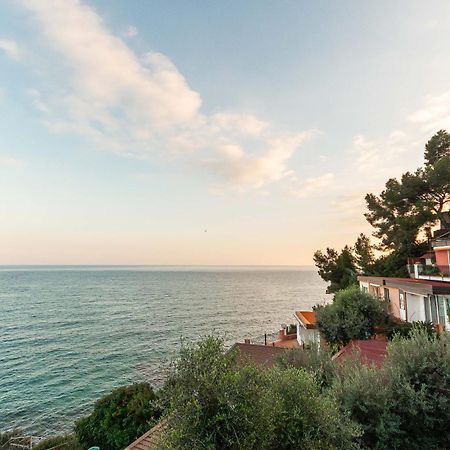 C22 Beachfront Villa - Spa Bath, Pool, Private Beach, Parking Free Andora Экстерьер фото